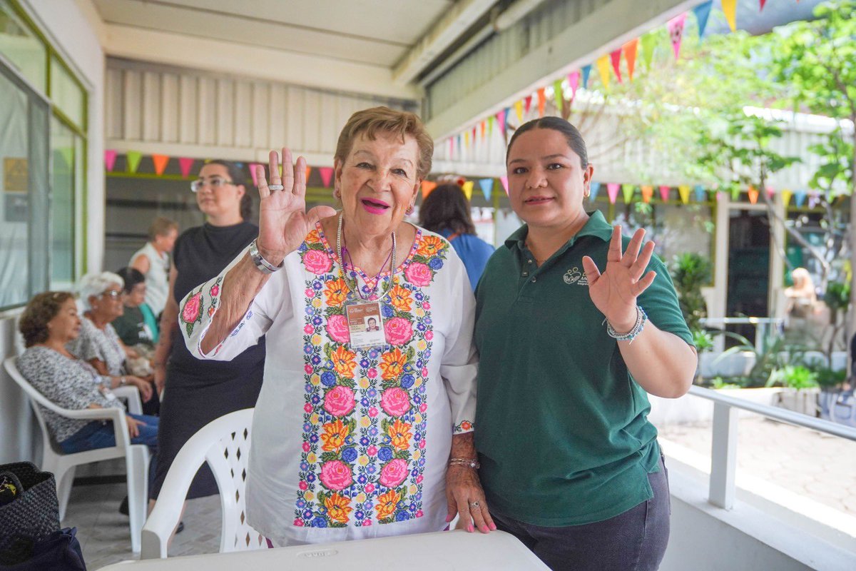 linea_caliente_'s tweet image. #Local | El SEDIF Morelos emitió recomendaciones para que las personas adultas mayores crucen la calle de forma segura, con el fin de prevenir accidentes y fomentar su autocuidado. Entre las principales medidas destacan: detenerse antes de cruzar, observar ambos lados, usar