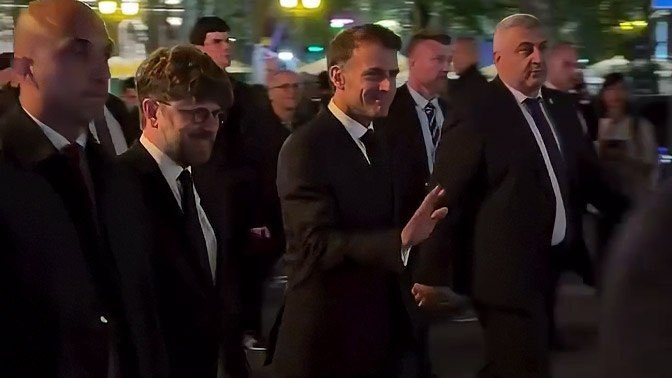 301arm's tweet photo. French President Emmanuel Macron, who is in Armenia to attend the European Political Community (EPC) summit, said he will discuss the issue of Armenian hostages with Azerbaijani President Ilham Aliyev following his visit.

“Immediately after this visit, I will once again have a discussion with President Aliyev. As you know, we always try to play our role as a mediator and help,” Macron said in response to a question from a https://t.co/uD7Hb3gvyn journalist.

The French leader also noted that he is scheduled to meet with Nikol Pashinyan on the following day to discuss the situation surrounding the hostages.