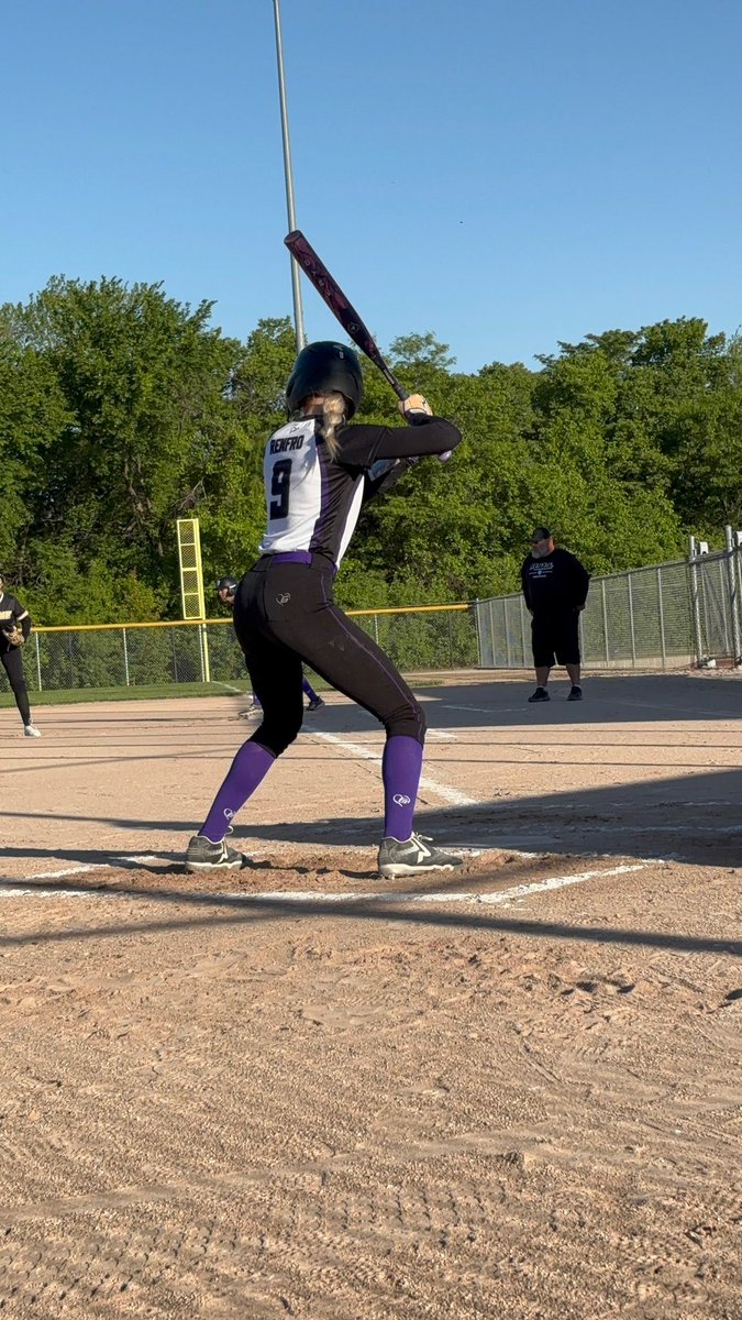 mj42024's tweet image. Had a Top Gun tournament this weekend!!
I had 7 hits out of 13 at bats
BA: .353
Had a great weekend going 4-1 and scoring 48 team runs over 5 games
#roi #softball #hitting
@Roi16uPremier @CoachPinkerton @CoachLarissaA