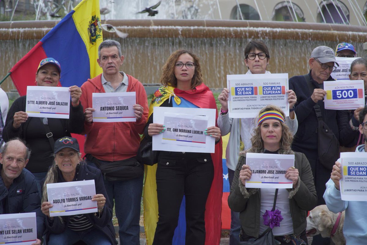 ReporteYa's tweet photo. #3Abr #SinMásPresosPolíticos #Barcelona
@MundoConVzla: "No son números son vidas. ❗️
No olvidamos sus nombres.
No olvidamos a sus familias.
No olvidamos su sacrificio por la libertad.
Desde 📍Barcelona exigimos
¡Libertad para todos los presos políticos!
#QueSeanTodos 🇻🇪⛓️💥"