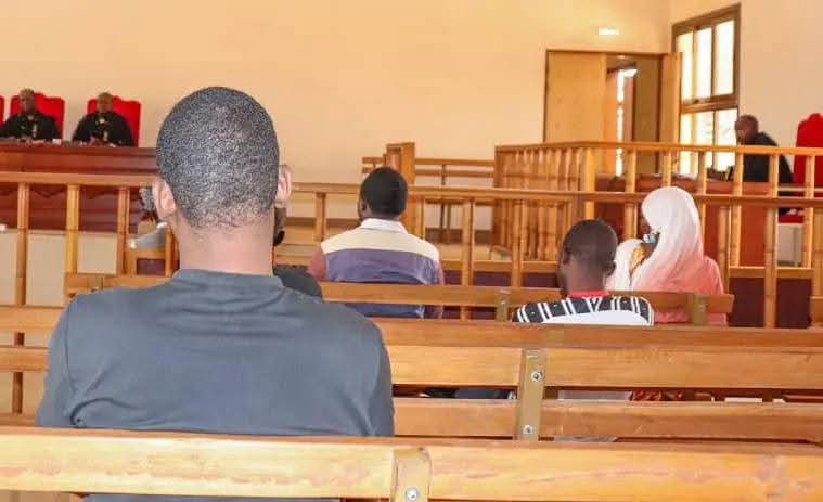 AfriquesN's tweet image. #Justice à Ouaga II : des condamnations allant jusqu’à 30 ans ferme pour vi*ol aggravé

La chambre criminelle du Tribunal de Grande Instance de Ouaga II a tenu une audience extraordinaire le 30 avril 2026. Sept dossiers jugés.

Plus de détails ici :👇🏾
nouvellesafrique.com/justice-a-ouag…
