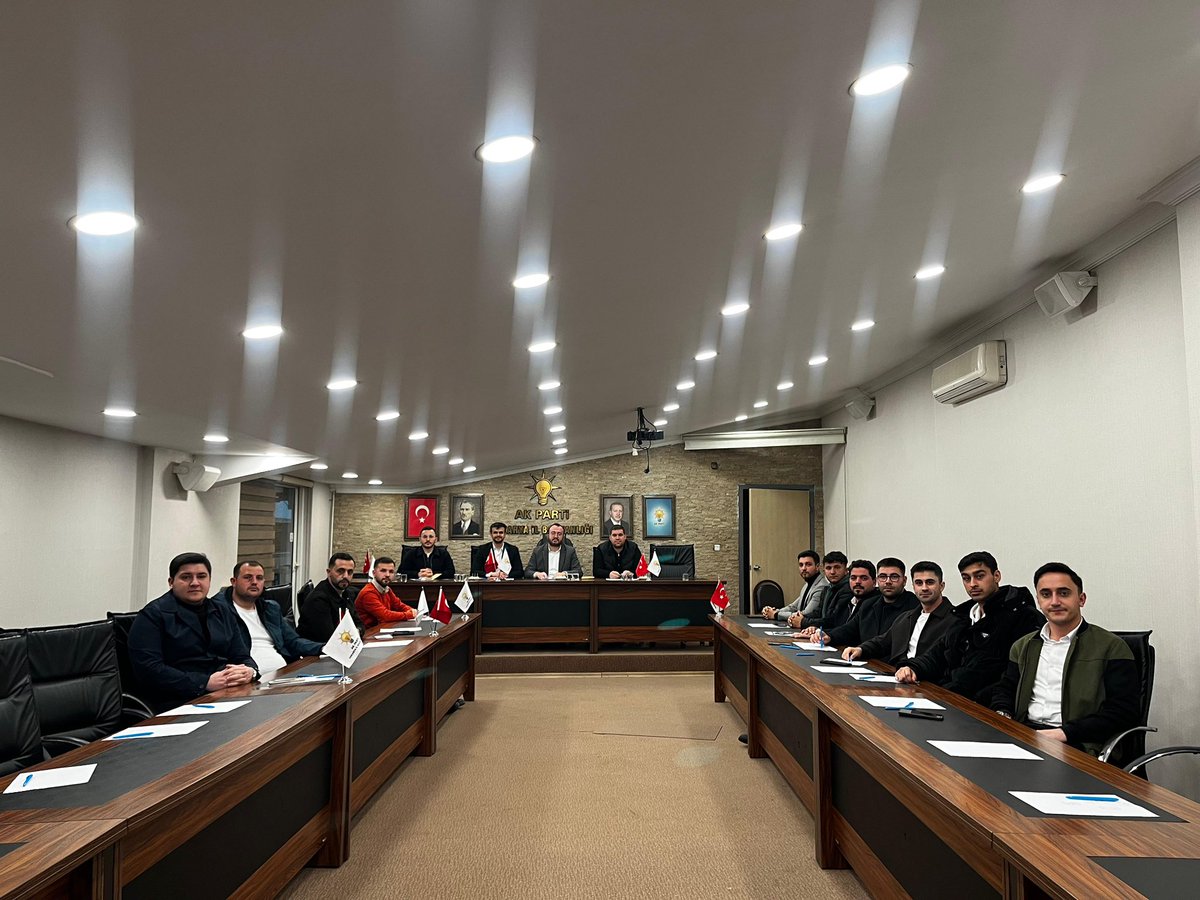 AKGencSakarya's tweet photo. MYK Üyemiz Murat Resul Karaman’ın öncülüğünde, ilçe başkanlarımızla birlikte 16 Mayıs’ta Kocaeli’de gerçekleştirilecek olan Bir Gençlik Şöleni için istişare toplantımızı gerçekleştirdik.
Gençliğin enerjisini sahaya yansıtacağımız bu büyük buluşma için çalışmalarımız tüm hızıyla devam ediyor.