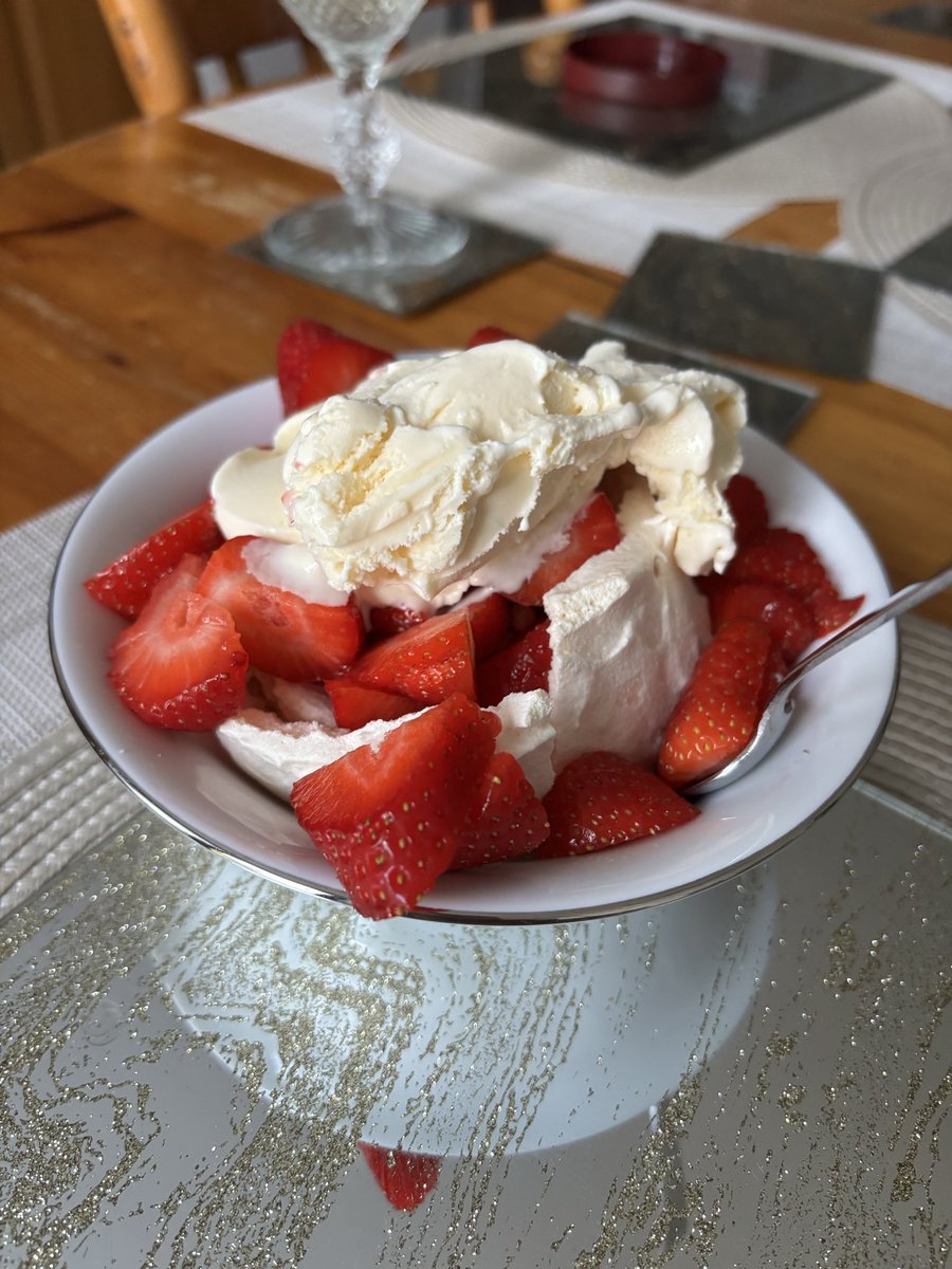 KarimDarouiche's tweet image. Some beautiful strawberries in Ireland #strawberries #ireland #kimmage