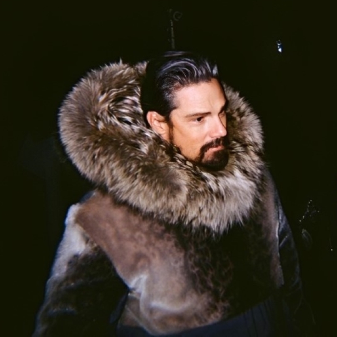 BeastiesForever's tweet photo. 💭 Cold? 🧊 Or hot? 🔥

#JayRyan on the set of #NorthofNorth Season 2 🎬 https://t.co/24qfL1VfTs