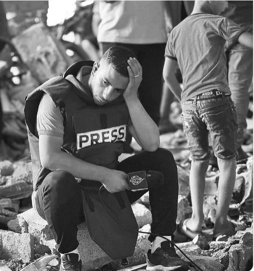 LILIPalestine's tweet photo. @hippyygoat Respect à la courageuse journaliste Shaimaa Youssef. Ces génocidaires assa*ssinent les témoins 😭😭😭😭😭😭💔💔💔💔💔 #ACTNOW #StopGenocideColonial #JournalistsAreNotTarget #CiviliansAreNotTarget #JusticeForPalestine #SanctionsIsrael #End_Impunity #LigneRouge #GazaGenocide https://t.co/7VKwlY1Uvq