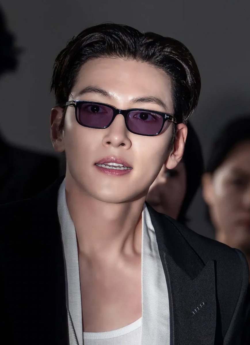 Peak male beauty