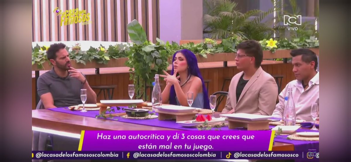Latichiss's tweet photo. Es increíble la rabia que tiene tanga Caribe a Alejo, las miradas que le da son de una envidia insoportable #LaCasaDeLosFamososCol3 #LaCasaDeLosFamososCol #teamzorroviejo🦊 #LCDLFC3 #TeamTormenta https://t.co/tKu3C0xGR8