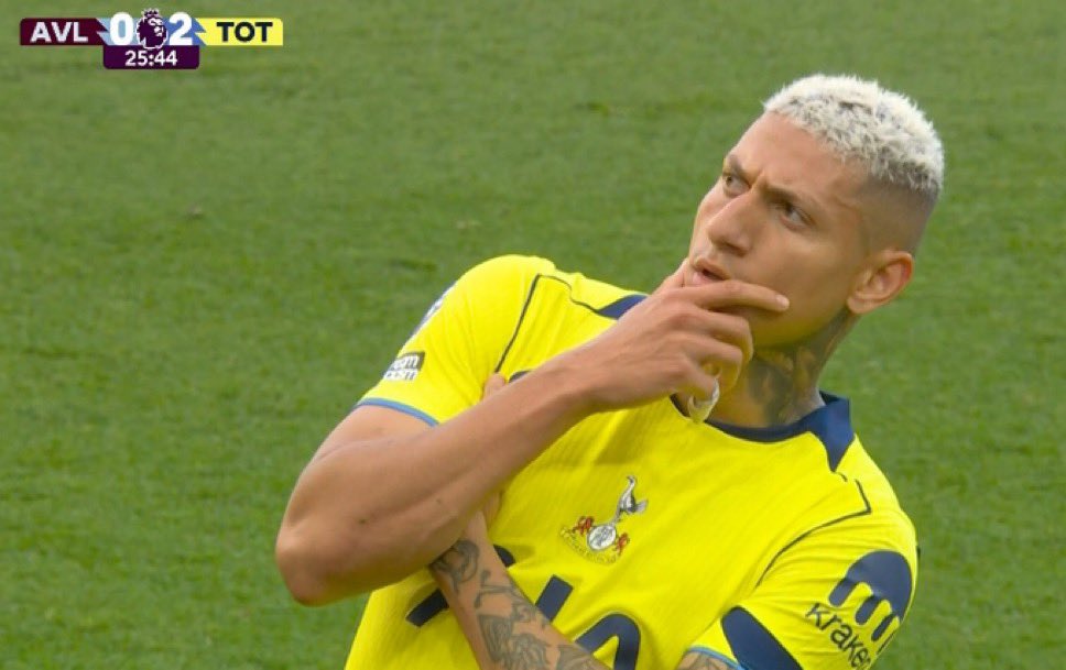 🚨🚨 TOTTENHAM MÈNE 2-0 FACE À ASTON VILLA À L’EXTÉRIEUR ET N’EST PLUS DANS LA ZONE ROUGE !!!! 🤍

De Zerbi 🇮🇹 est ivre de joie. 😁