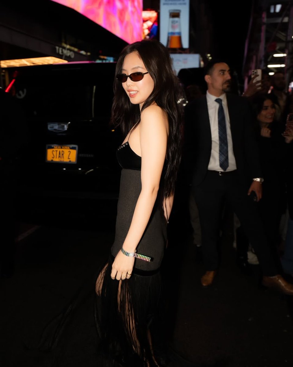 NEWSJENNlE's tweet photo. 📸 260504 South Korean Superstar #JENNIE KIM attends Teyana Taylor’s Dirty Rose Burlesque Show and Party ahead of the 2026 Met Gala in NYC (via theellieforte) https://t.co/yzfiiWj5bl