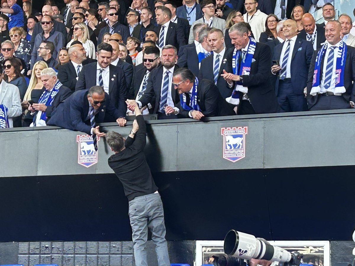 DanBloke's tweet photo. A class act. #itfc https://t.co/U5jxSJv2Gw