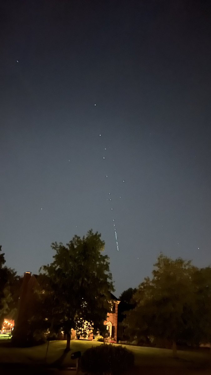 ArduinoGuy's tweet photo. @elonmusk Thanks for the fantastic @Starlink train light show last night over OH!  I assume these beauties were yours?  :-) https://t.co/XLcxzTDGlb