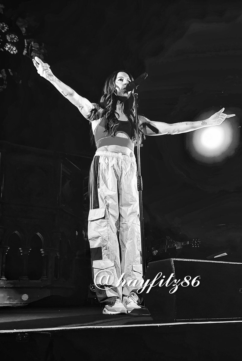 hayfitz's tweet image. What a beautiful way to start this years @melaniecmusic 2026 tour with her “Sweat” album launch show at @unionchapeluk here are some of my faves that I took 📸✌🏻😀 #newmusic #sweat ##melaniec #teamsporty @melaniecuk @melanieconline @MelanieCNews @MelanieCnet @kathyford29