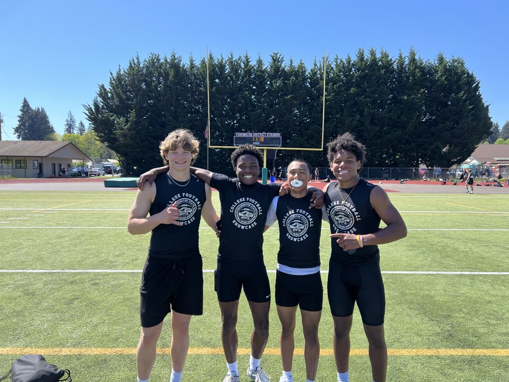 CoachChrisNK's tweet photo. Big thanks to the @WSFCA1 for putting on the showcase for athletes in WA to get in front of 20 colleges! Had a blast helping and watching these NK boys compete! https://t.co/8rGaCwewfY