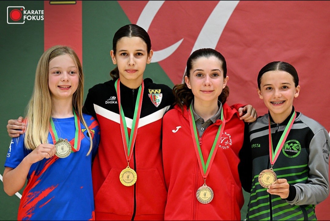 ROSTOS's tweet photo. No Campeonato Nacional de Karaté
Barreiro voltou a afirmar-se como uma referência na modalidade
https://t.co/Y9jeDllAW4 https://t.co/U8KrfMFfsH