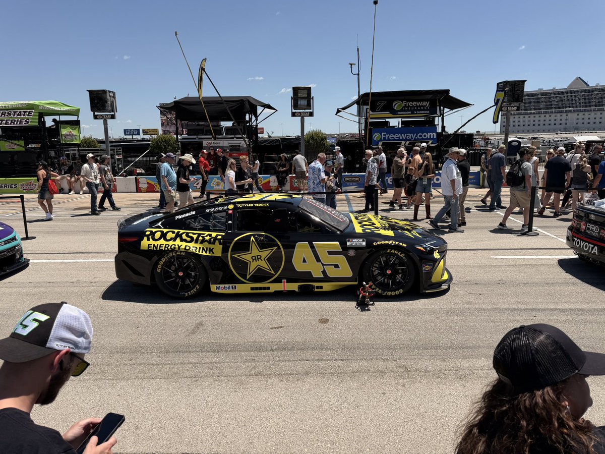 FallaTheLeader's tweet photo. I am in position at @TXMotorSpeedway https://t.co/v3RWN5PBJg