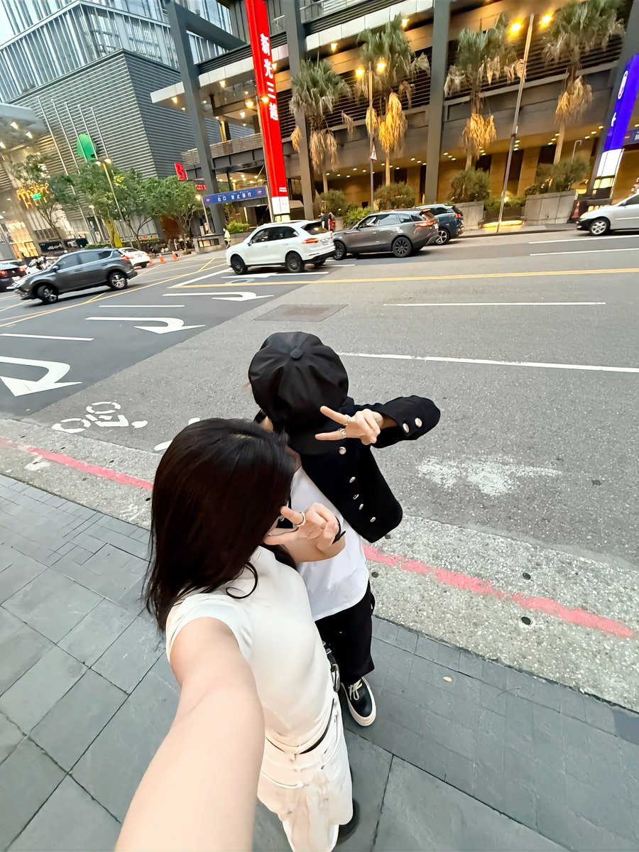 DragonKazoo77's tweet image. 260503 Solar Rednote 

[MAMAMOO+ HQ photos (2160 x 2880)]

👍🏽👍🏽👍🏽

🔗 xhslink.com/o/YOcLeKWPdS

#SOLAR #솔라 #MOONBYUL #문별 
#頌樂 #玟星 #MAMAMOO #마마무