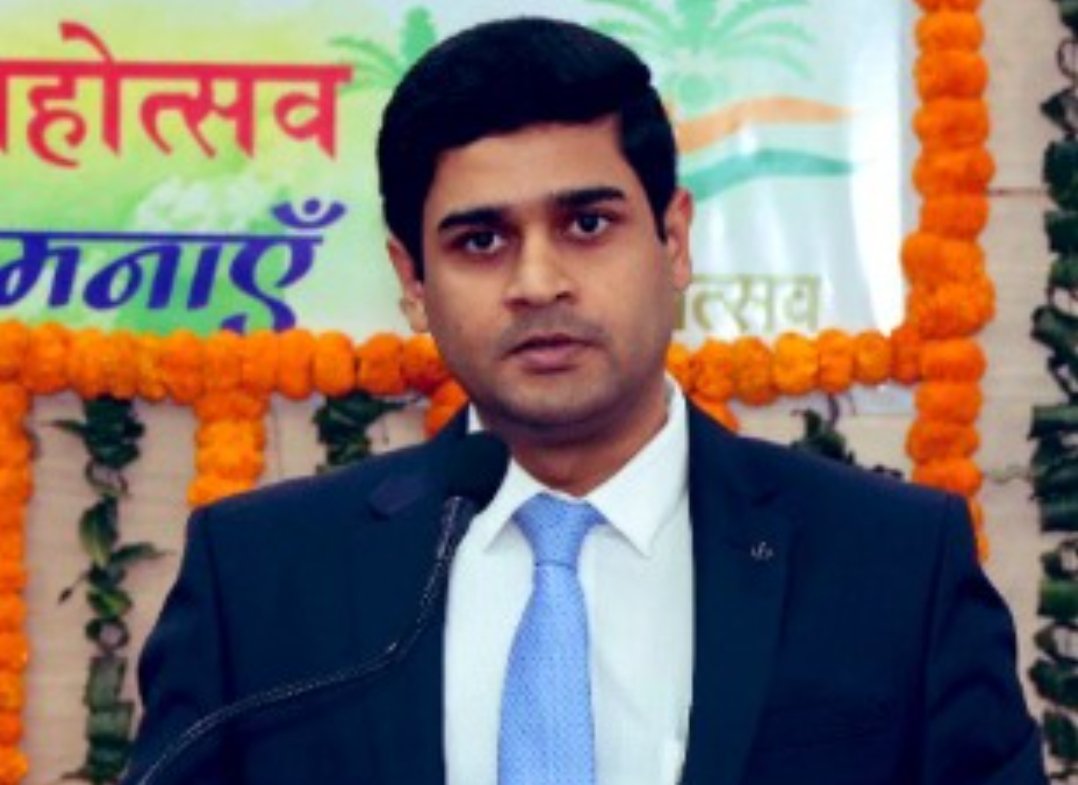 VOfnews24's tweet image. #IAS आनन्द वर्धन 2017 #मऊ ज़िले के नये #जिलाधिकारी बने !!