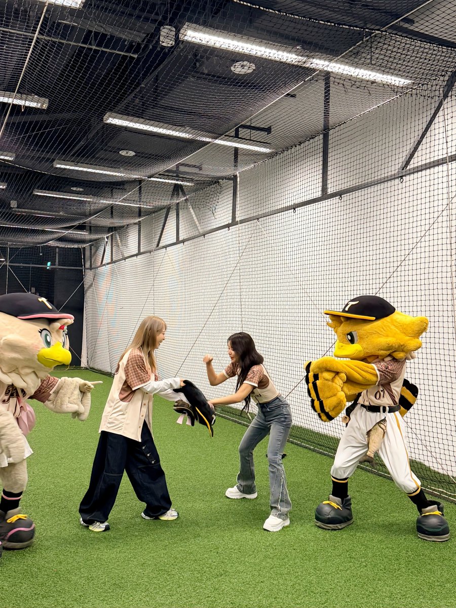 DragonKazoo77's tweet image. 260503 Solar Rednote 

[MAMAMOO+ HQ photos (2160 x 2880)]

👍🏽👍🏽👍🏽

🔗 xhslink.com/o/YOcLeKWPdS

#SOLAR #솔라 #MOONBYUL #문별 
#頌樂 #玟星 #MAMAMOO #마마무