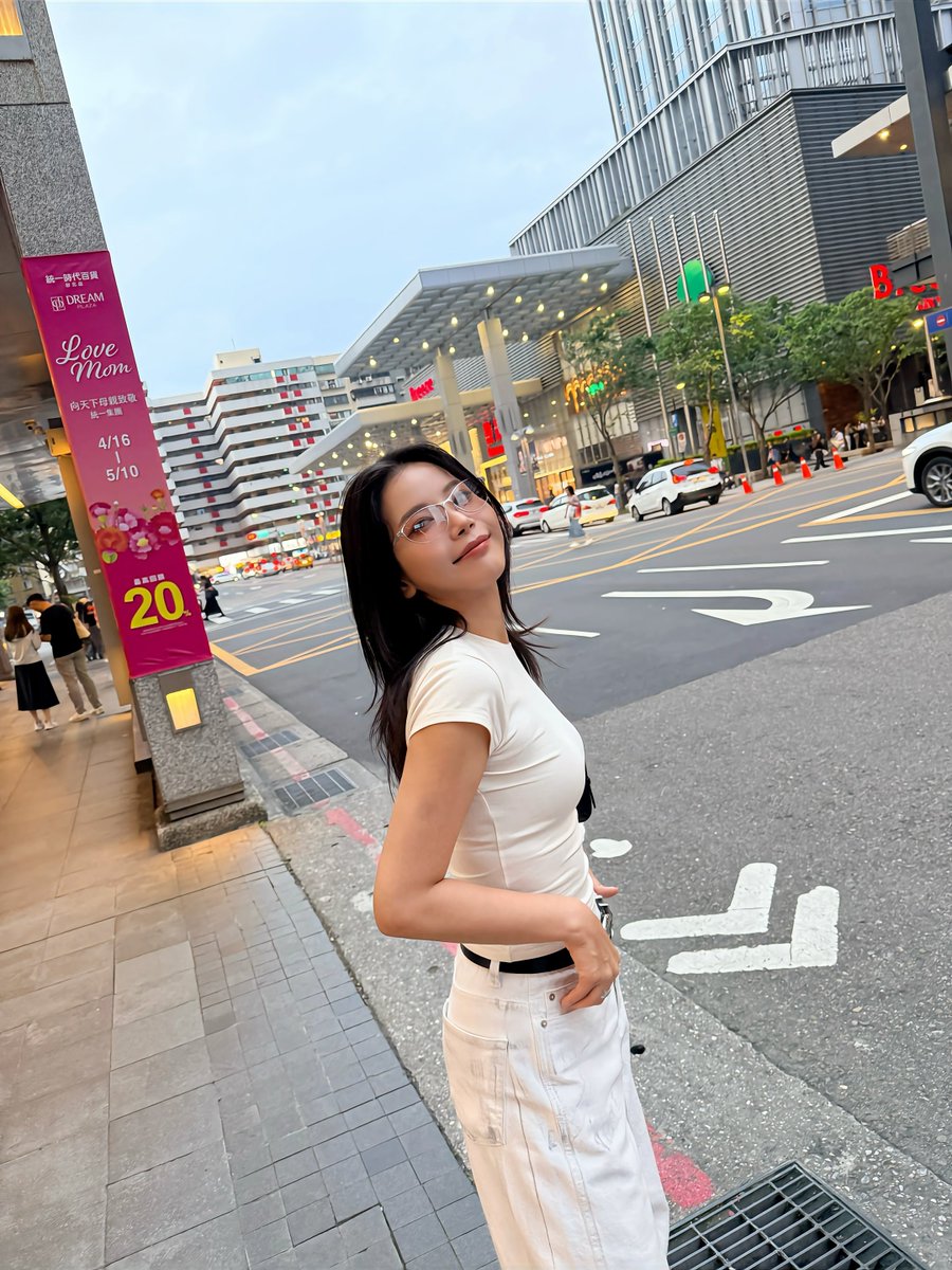 DragonKazoo77's tweet image. 260503 Solar Rednote

[HQ photos (2160 x 2880)]

👍🏽👍🏽👍🏽

🔗 xhslink.com/o/YOcLeKWPdS

++
#SOLAR #솔라 #頌樂
#MAMAMOO #마마무
@RBW_MAMAMOO