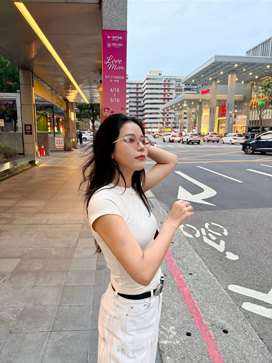 DragonKazoo77's tweet image. 260503 Solar Rednote

[HQ photos (2160 x 2880)]

👍🏽👍🏽👍🏽

🔗 xhslink.com/o/YOcLeKWPdS

++
#SOLAR #솔라 #頌樂
#MAMAMOO #마마무
@RBW_MAMAMOO