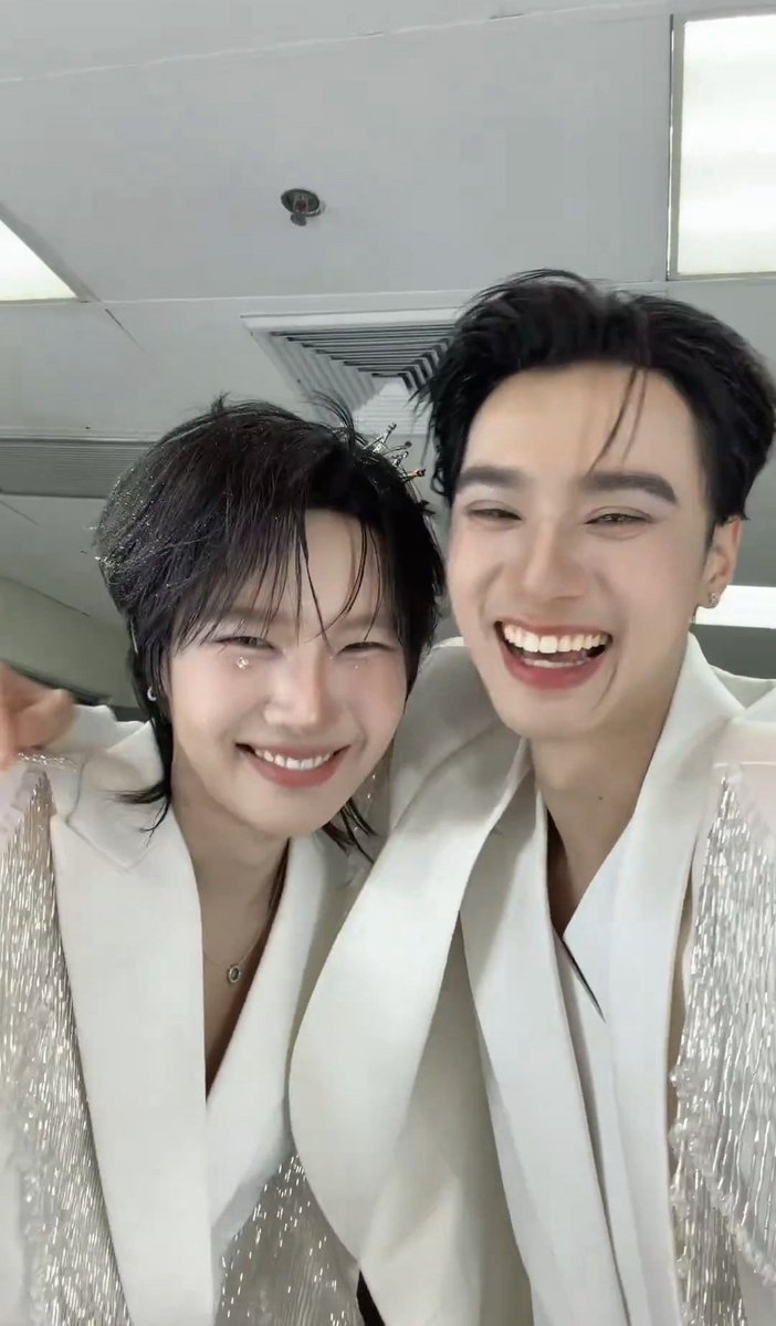 หะริดกับบิบิ๋ของเค้า น่ารักมากกกกเยย แฮปปี้ที่ฉุดเลยช่ะม้าย คนเชียร์พวกหนูเต็มไปหมด วันนี้ทุกสเตจเก่มม้าก ม้ากกก ! ภูมิใจคับ 🦆🐰🤍

KNP DMDD2 THEFINAL
#DMDLAND3DAY2
( #เก่งน้ำปิง ; #KengNamping )