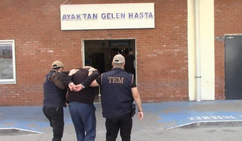 biyorumtr's tweet photo. Sakarya’da DEAŞ operasyonu: 3 yabancı uyruklu şüpheli yakalandı, 1’i sınır dışı edildi
 https://t.co/opV1mSrfZl #Daeş #Daeş operasyonu #Jandarma operasyonu #Sakarya son dakika #Son dakika haber #Şehirden https://t.co/VUUf18xIYW