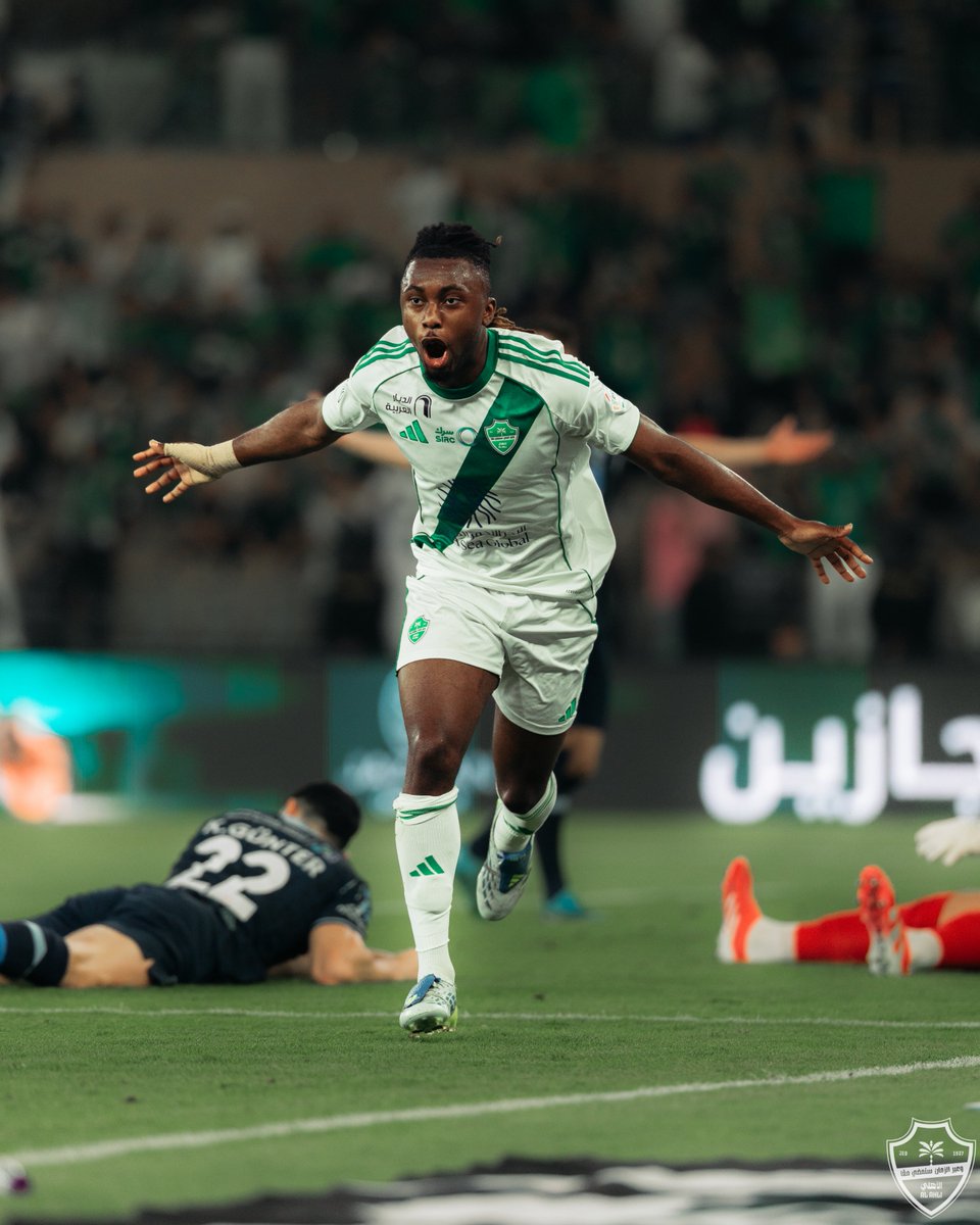 ALAHLI_FC's tweet photo. أتانجانا لا يُخطئ أمام المرمى 🎯📸

#الأهلي_الأخدود | #دوري_روشن_السعودي https://t.co/EEpKGaNziU