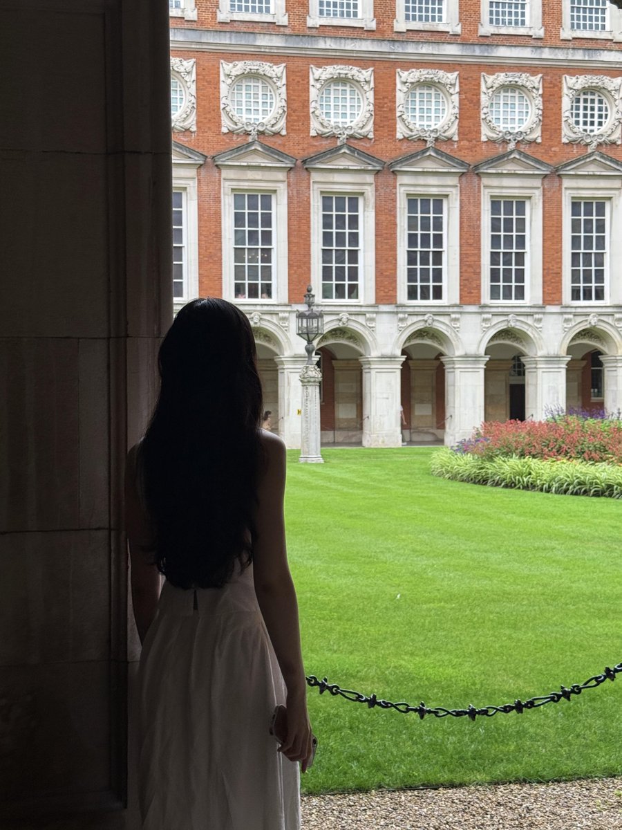x2Sv1tIlFJTuVbR's tweet photo. Humans are unequal from the very beginning, starting with their genes. If God closes a door, you open it again; that's how doors are used. #London #Inventory #LondonLife #LondonModels #LifeFragments #Women'sGrowth #Models #HappyMoments https://t.co/egpRkWLWz9