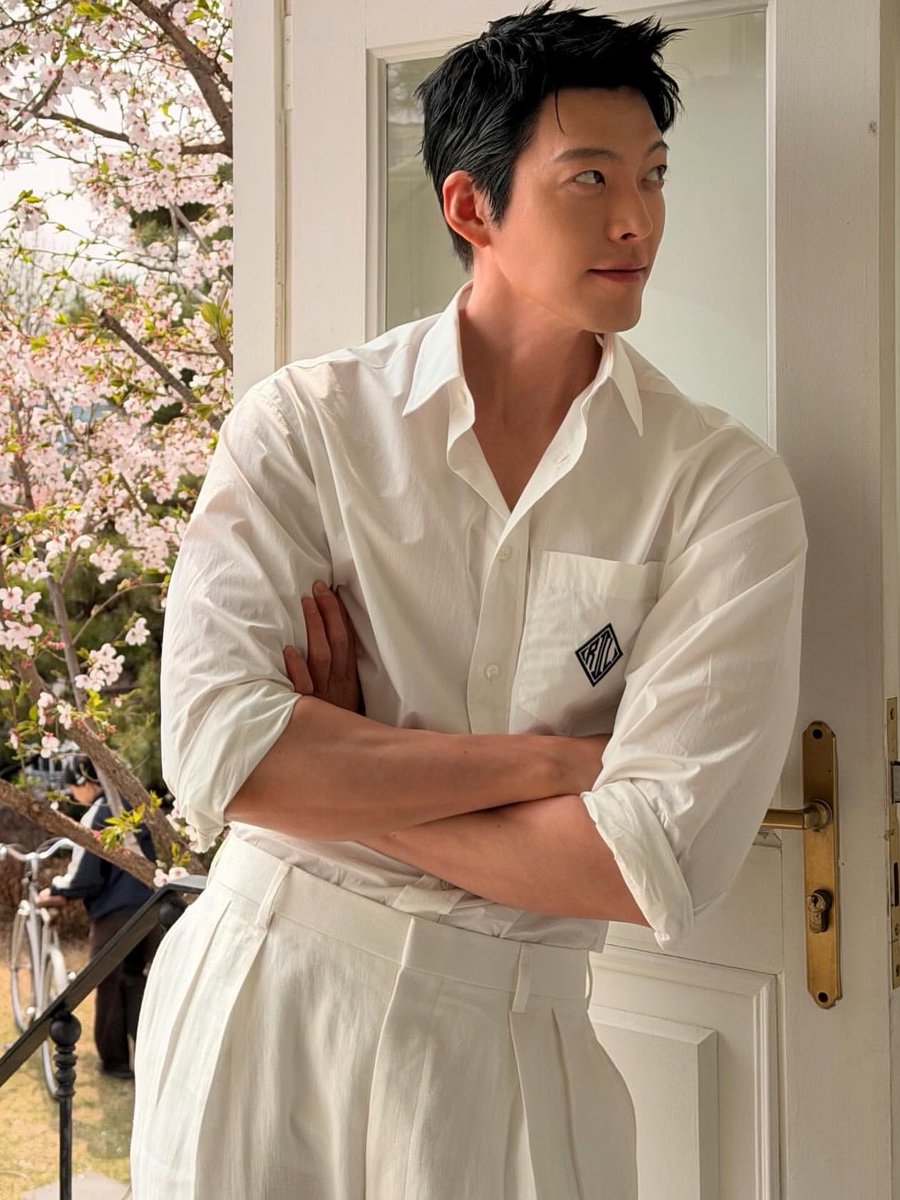 Kim Woobin's shoulders are definitely bigger 🤍🤍🤍