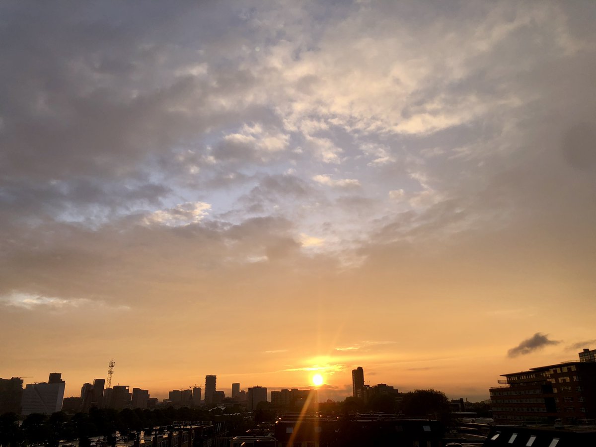dthta57's tweet image. #zonsondergang #Rotterdam #uitzicht #roomwithaview