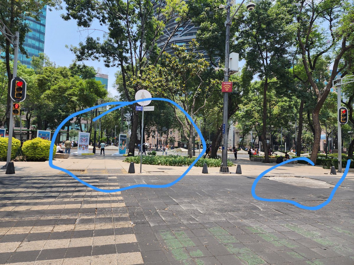 gretadice's tweet photo. Mira, @ClaraBrugadaM, juntito a la expo mundialista hay tremendo #bache, sobre Paseo de la Reforma y Burdeos en la @LaColoniaJuarez. Esto lleva meses así y pues no sé, a veces me dan ganas de vivir en una ciudad en donde los servicios públicos funcionen. https://t.co/6IqzNhH9dt
