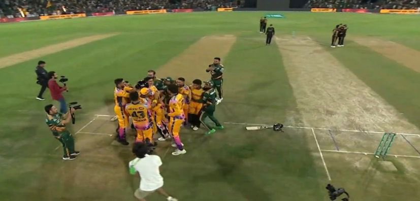 malik_timoor8's tweet photo. Winning team! https://t.co/oxxrVxMRCC