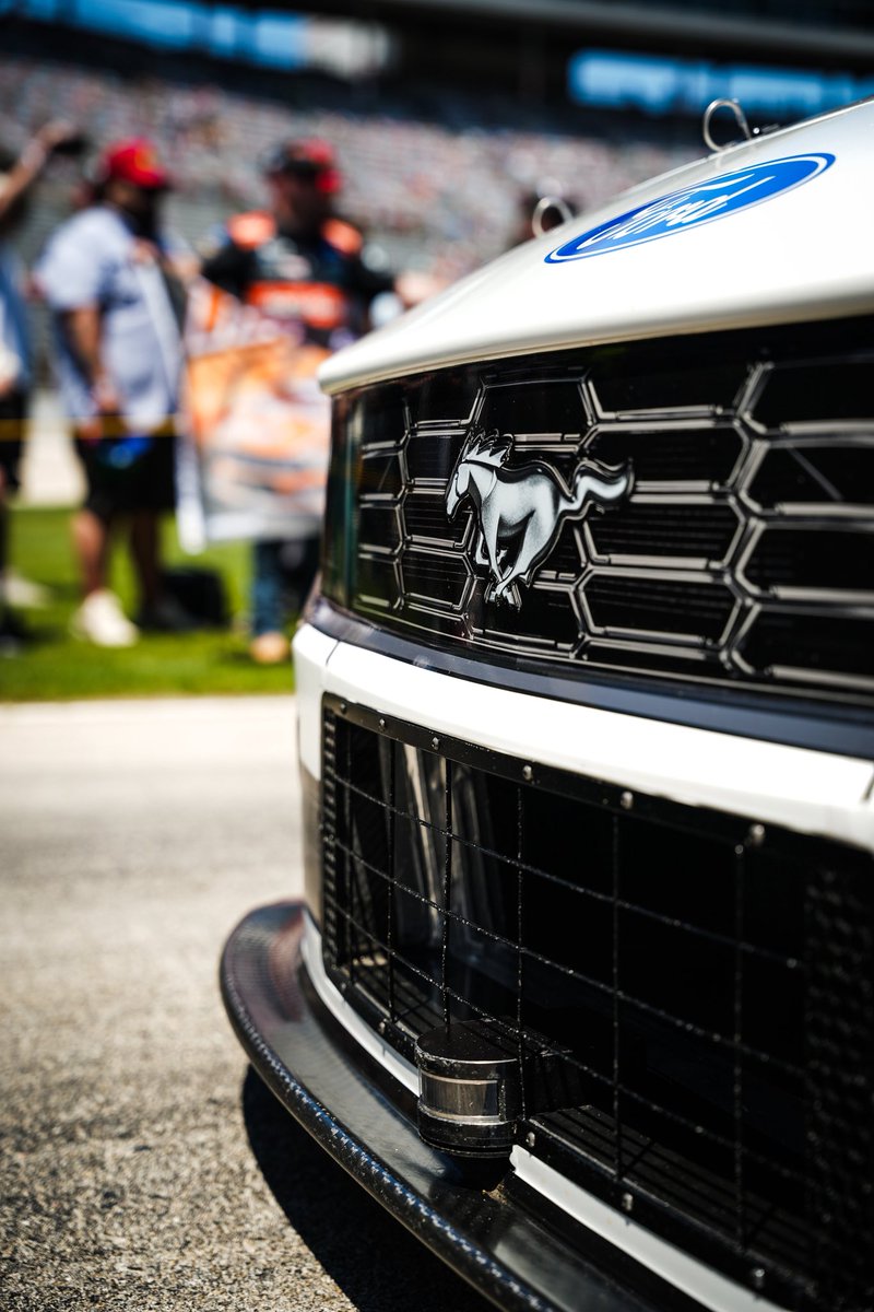 RFKracing's tweet photo. Happy Fifth Third day! Let’s take the Fraction-Mobile to VL🤝 https://t.co/CEeIANxylh