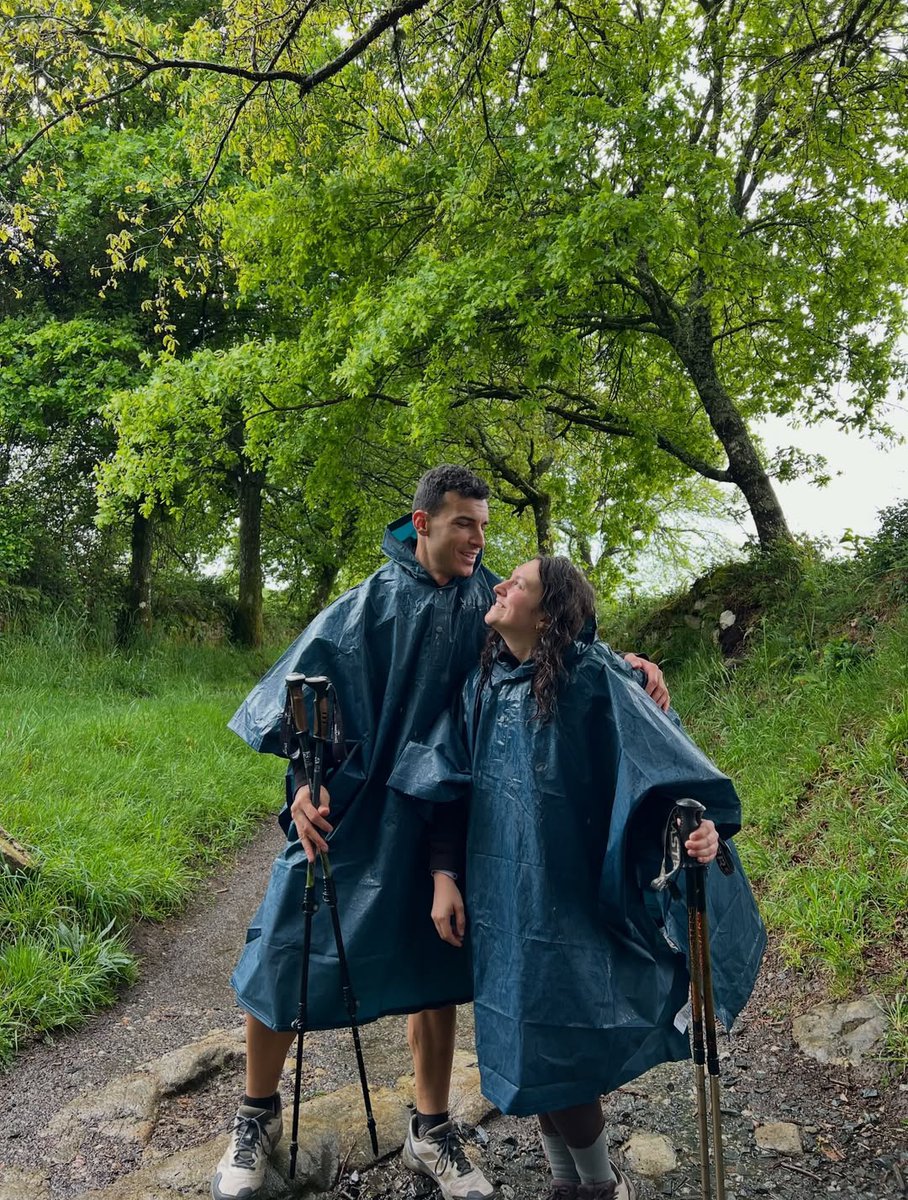 LDorronsoro5's tweet photo. Camino de Santiago ✨🥾
#Losmartian ❤️
Etapa 2 superada! 💪🏻👣👏🏻🌧️

Vamos pareja! 🙌🏻 Vosotros podéis con esto y con más!! 🫰🏻😍

Ayer 22 km y hoy casi 30 [🔝] https://t.co/6gFbQHxcFd