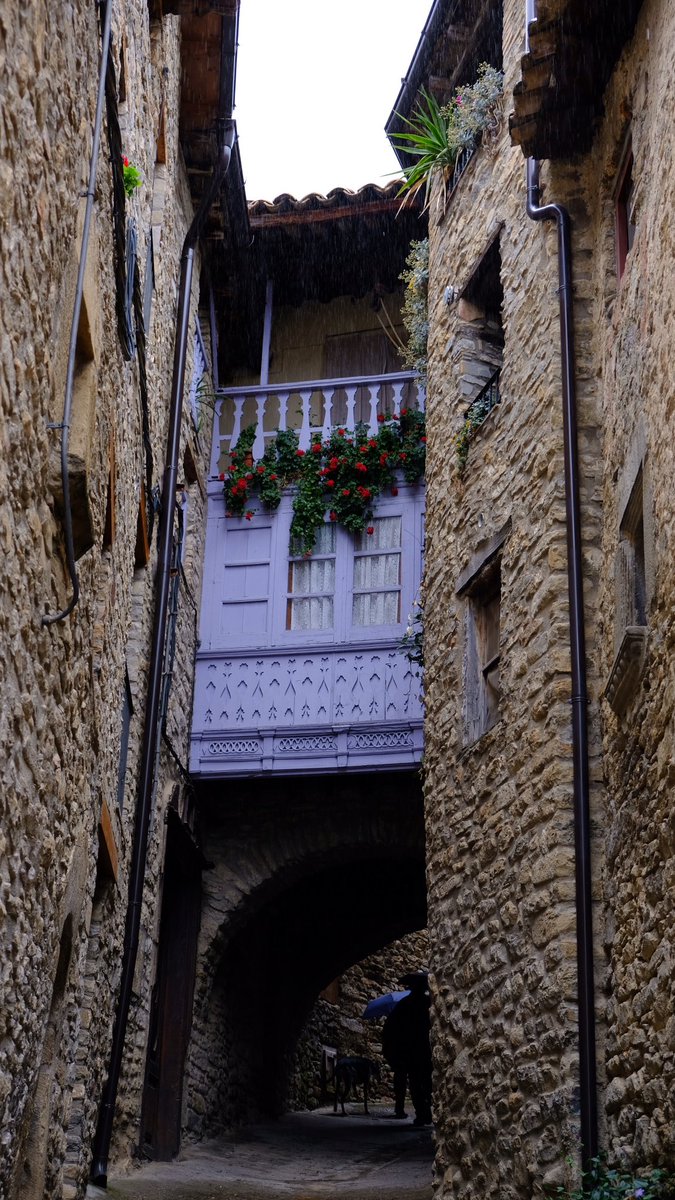 Roda de Isabena, ein wunderhübsches Bergdorf, leider im Regen. Morgen wird es auch nicht besser.
Region Huesca, Spanien.