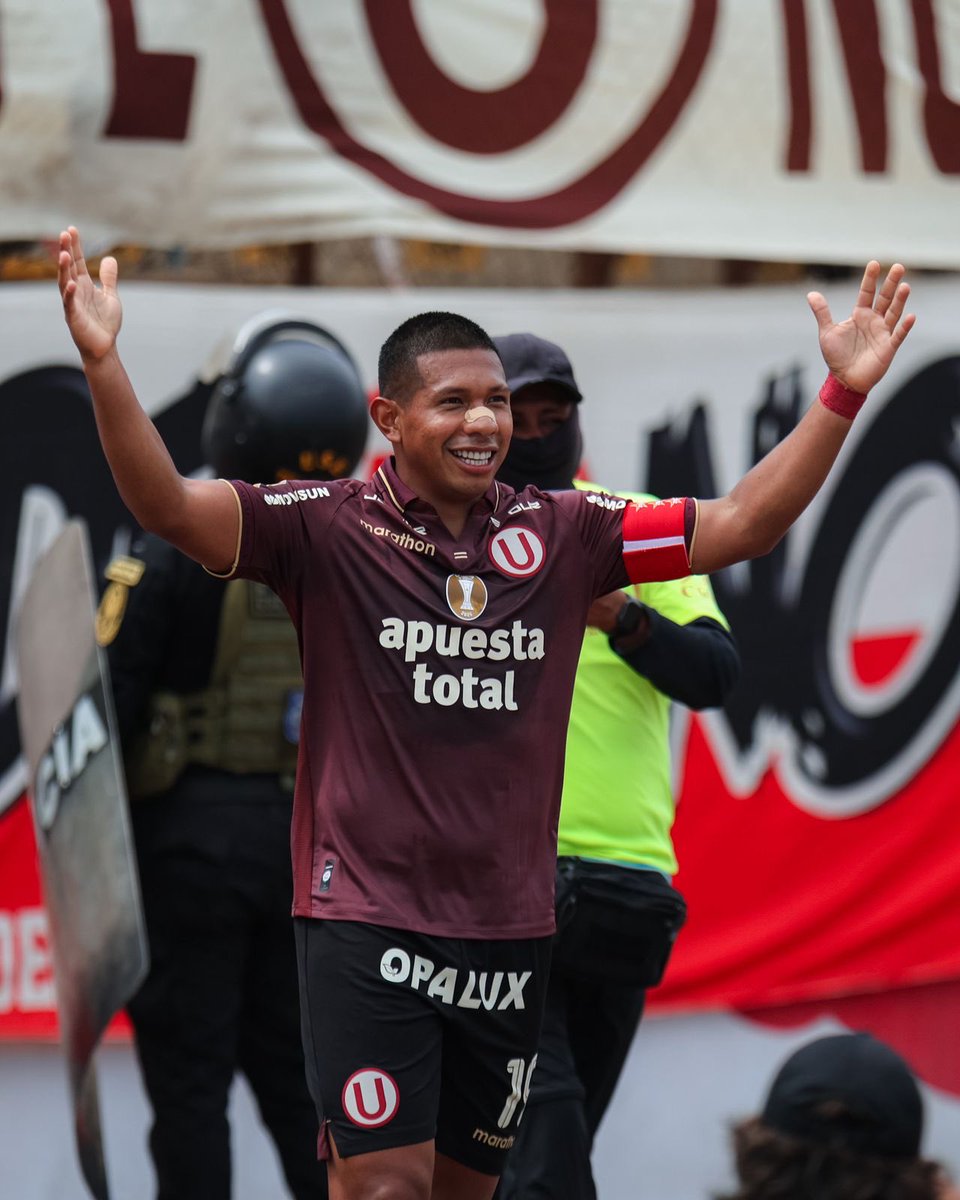 ¡Ráfaga de Edison Flores en Mansiche para su doblete con Universitario! 🔥💛

📸 ITEA Sport 

#Liga1TeApuesto
#ElADNdelHincha