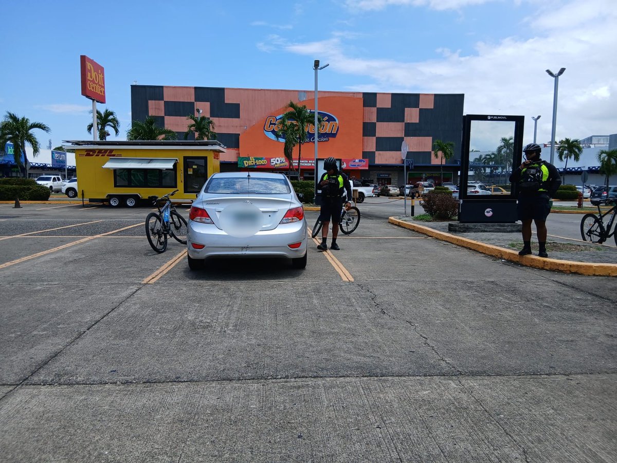 policiadepanama's tweet image. #ZPDonBosco | Mantenemos recorridos en diferentes plazas comerciales, garantizando la seguridad de todos. #Prevención