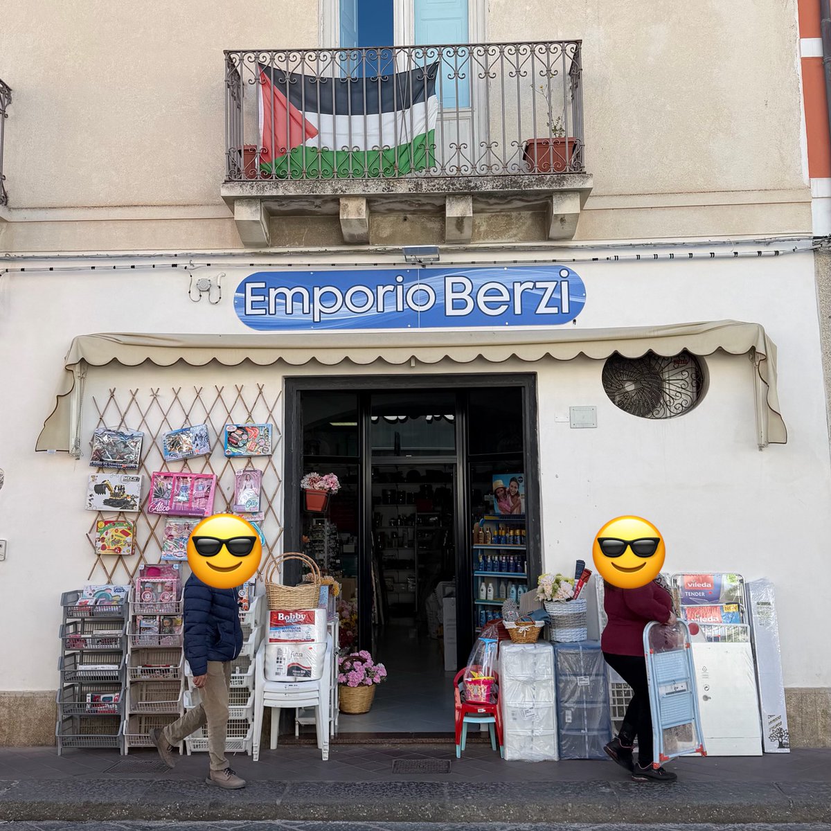 coryleguen's tweet image. Ce week-end, j’étais dans un village reculé de l’Italie. 

Incroyable ! 🇵🇸

#LGBTQIASparkleUp
#FREEPALESTİNE