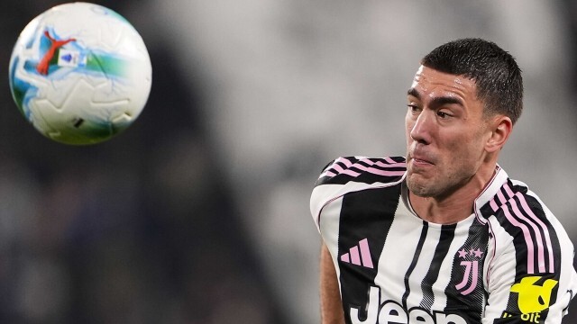 MacSonucuFutbol's tweet image. #SporHaberleri | #Juventus #Vlahovic #SerieA #HellasVerona

Juventus, Serie A'da kendi sahasında Hellas Verona karşısında Vlahovic'in golüyle 1-1'lik eşitliği yakaladı ve sahadan bir puanla ayrıldı.
Kaynak: arsiv.mackolik.com/Haber/266304/J…
macsonucu.futbol/haber/vlahovic…

ift.tt/V73X2cD