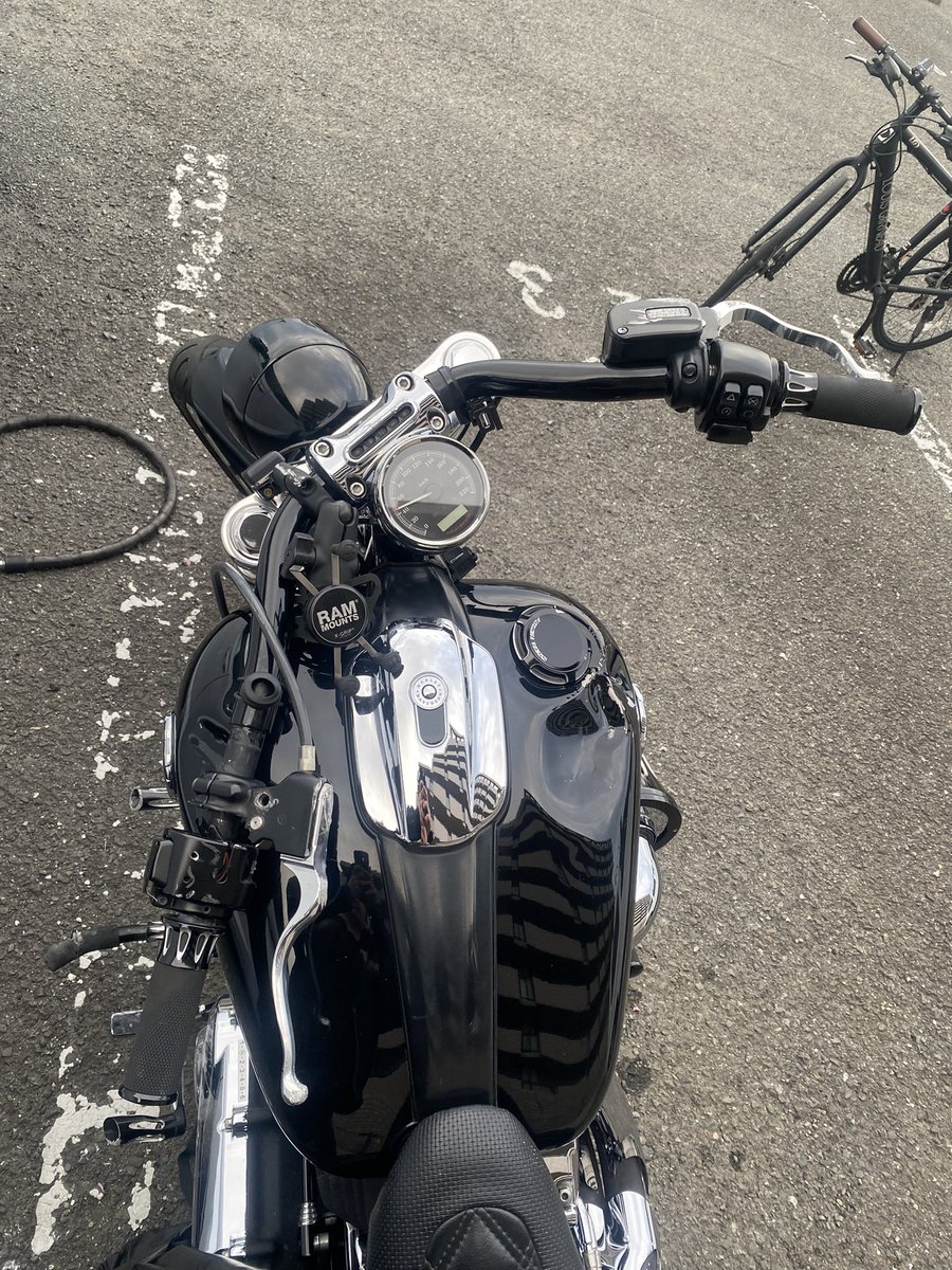 G_exit_25's tweet photo. 3週間前に2度目の事故起こしました
わい、救急搬送されて骨に異常はなし◎
バイクは修理費230万円でした
過失割���できっちり払ってもらいます https://t.co/9ZzFYDTevv