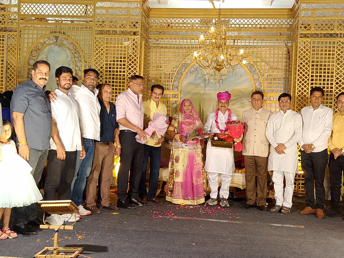 jaipal_rajkumar's tweet image. आज पूर्व देहात जिला अध्यक्ष आदरणीय श्री भूपेन्द्र राठौर जी के पारिवारिक कार्यक्रम में शामिल होकर शुभकामनाएं प्रेषित की।
सभी सम्मानित साथियों से आत्मीय मुलाकात हुई एवं कार्यक्रम सौहार्दपूर्ण वातावरण में संपन्न हुआ।

#Congress #Ajmer #Rajasthan #BhupendraRathore #CongressFamily