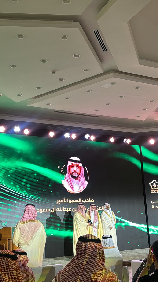 Ghaidalos's tweet photo. تشرفت بحضور حفل اليوبيل الذهبي للاتحاد السعودي للسباحة 💚 
@Saudi_Swimming https://t.co/aqRSvgQTtf