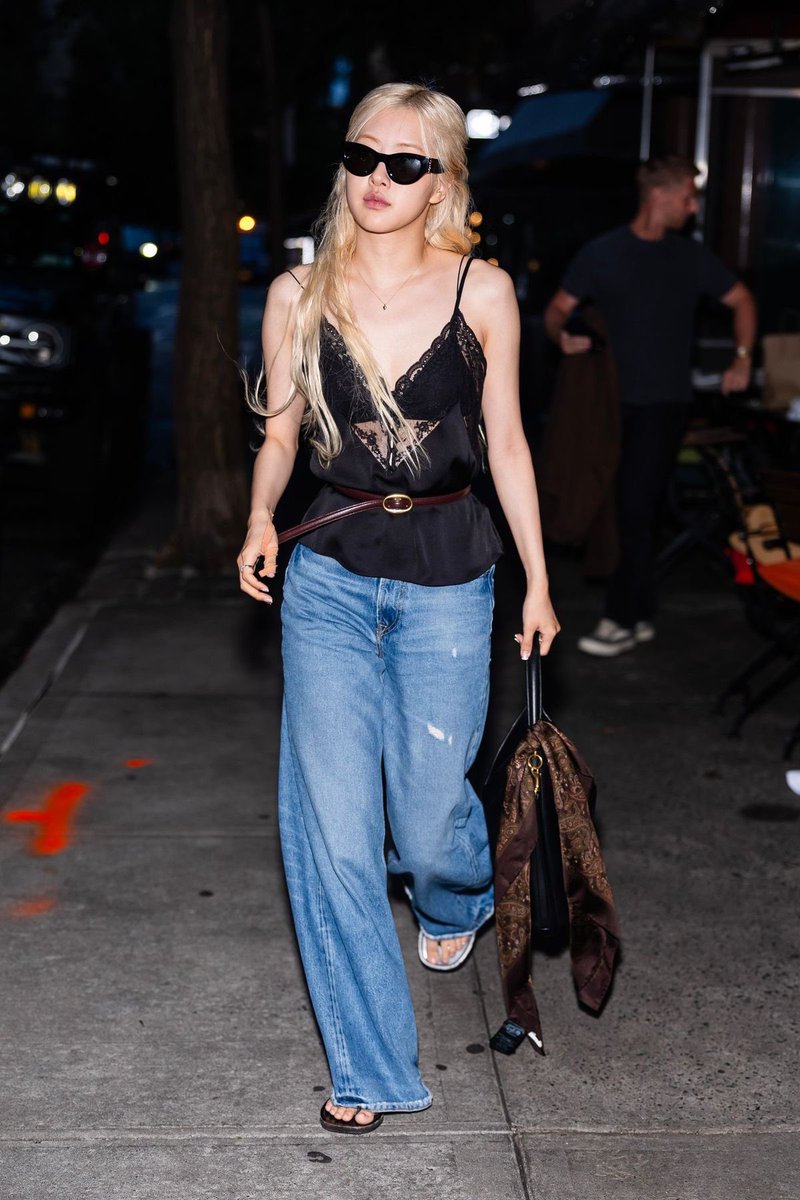 Rosie’s look when she’s in NY >>>>>

Unmatched ✨