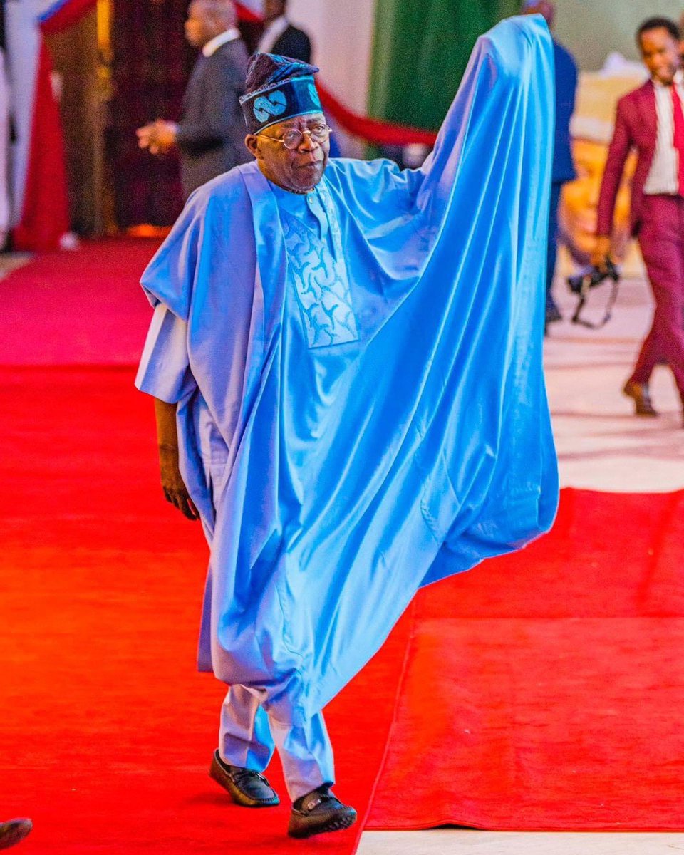 dmightyangel's tweet photo. Governor of Lagos till 2007.....

He wasn't desperate to to to the Senate like his peers....

He didn't pick any form to fight for Presidential the ticket for 16 years....

He held Colloquium for those 16 years to mark his birthday, and to create avenue to discuss alternative policies that he believed in as opposition leader....

Not desperate to become VP, seeing it would affect the opposition coalition....

He waited another 8 years....

The master strategist only picked his Presidential form once after 16 years of being a Governor....

Yes, one of its kind in his generation where other politicians are very desperate till date....