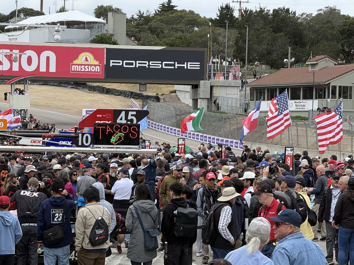 PorscheRaces's tweet image. #IMSA - Gates are open for the @IMSA grid walk @WeatherTechRcwy #LagunaSeca 😂😍

#Porsche #Raceborn @Apple
