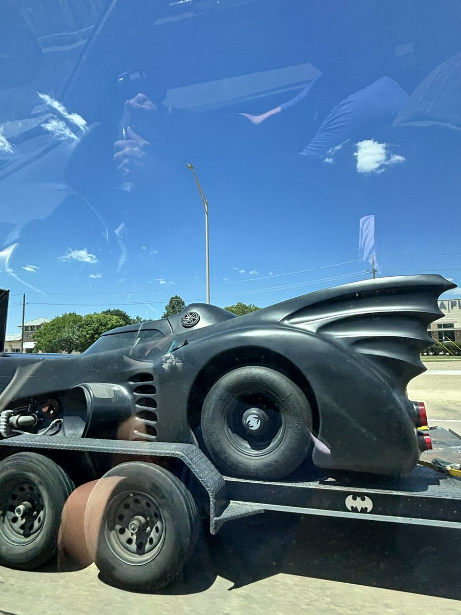 StepIntoHealing's tweet photo. I asked for a sign I’m on the right path…
and the universe sent me the Batmobile on a flatbed.
Message received

#batman #batmobile #signs https://t.co/RdEQjFWjUp