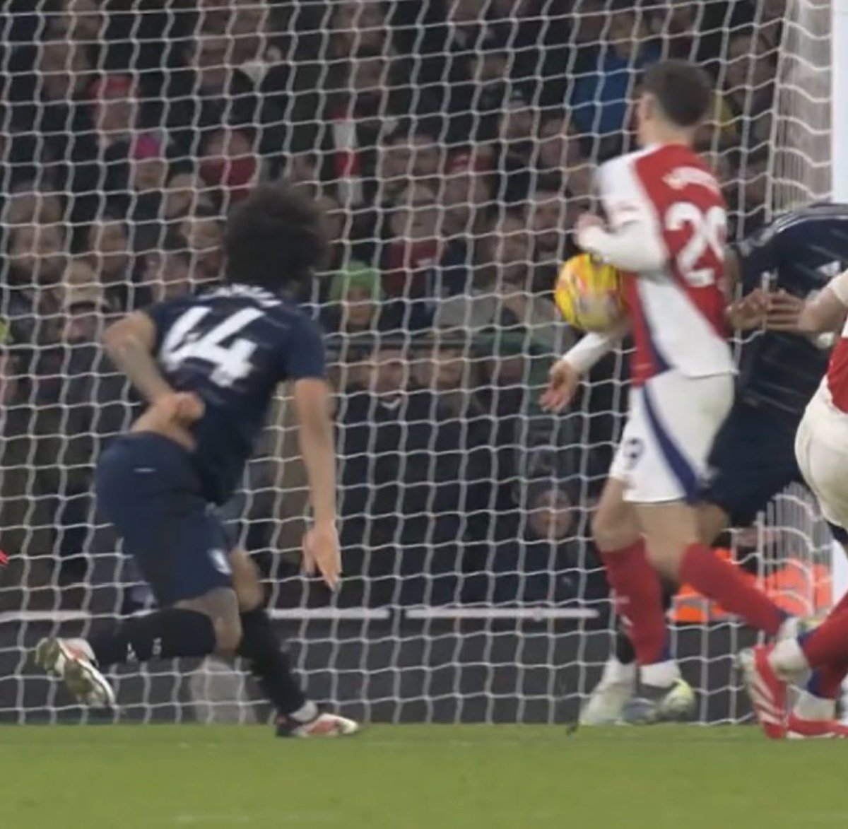 HuoCheShe's tweet photo. @DaleJohnsonBBC Similar situation. The goal was disallowed. https://t.co/m9fcGA0YJq