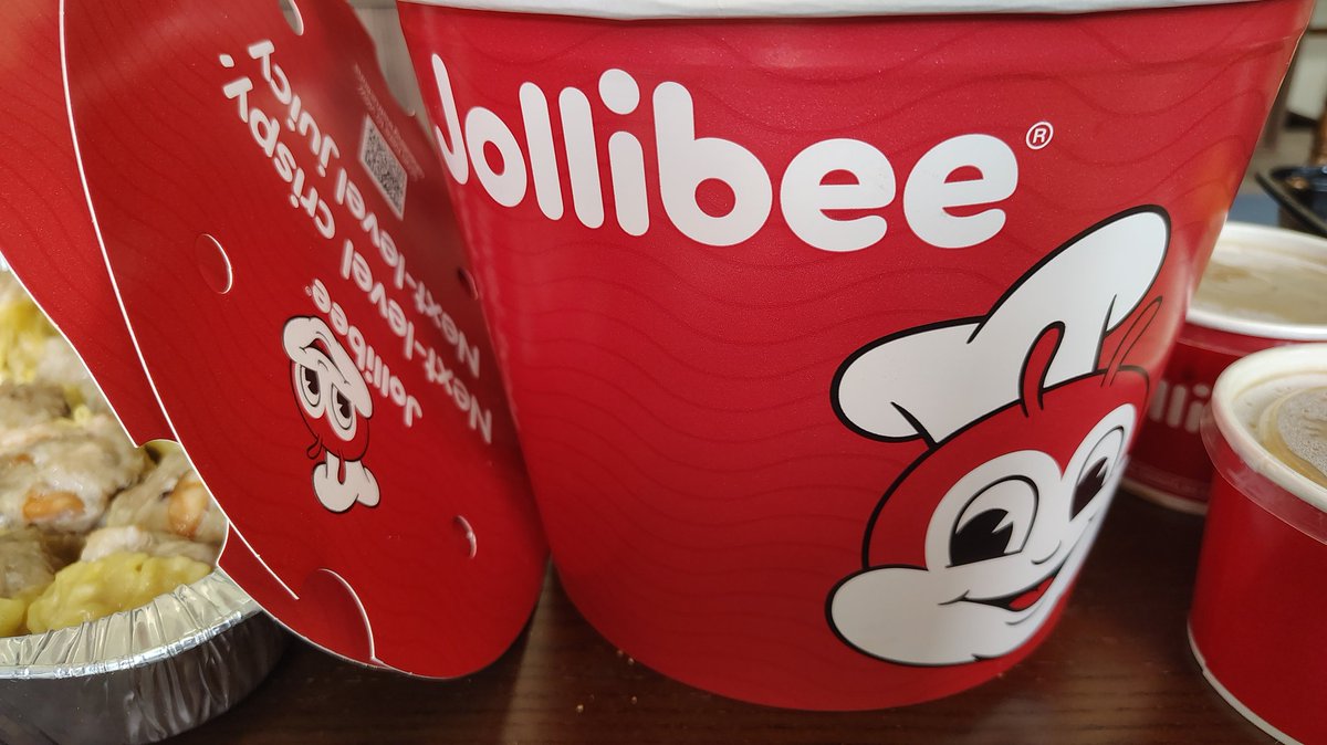 Celebrating a Family Member's Birthday Today &amp; you KNOW it's a Filipino Party on a Sunday when they got Jollibee as one of The Various Food Options on The Food Table 🍗😆

*And yeah They still got The Final Fantasy XIV Collab going* ⚔️

Hope you're all having a GOOD DAY 💖