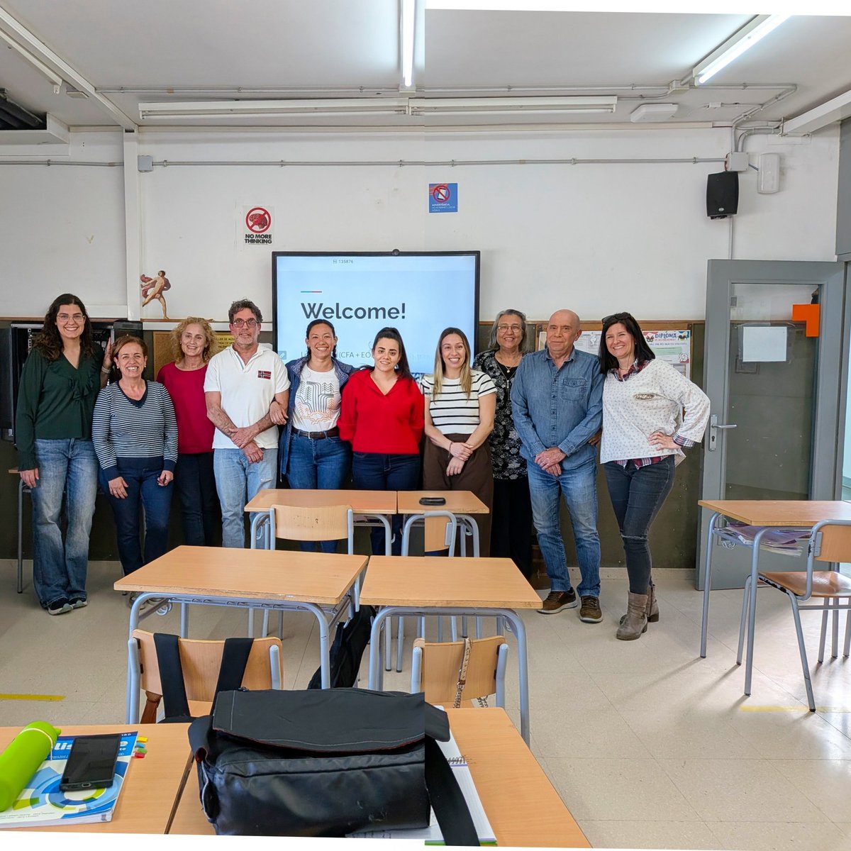 CfaVendrell's tweet photo. Consolidem un any més el vincle entre els alumnes d'Anglès 3 del @cfa_el_vendrell i l'EOI El Vendrell. La trobada és anual perquè els alumnes coneguin el funcionament de l'EOI i els ensenyaments de llengües. Gràcies per explicar-nos-ho amb tant d'afany. 
#fadults #educacioadults https://t.co/yPzP4VASaV
