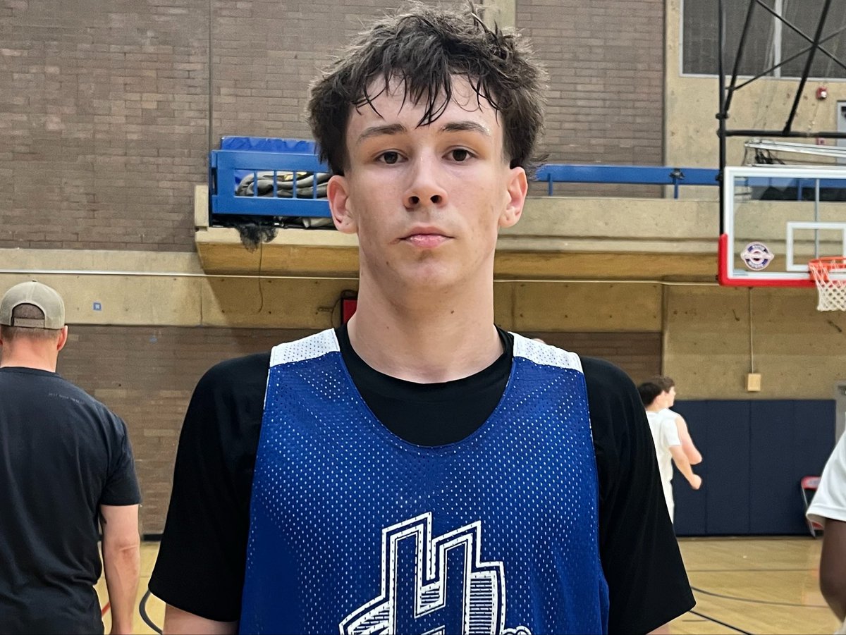 PrepHoopsOR's tweet photo. Sweet shooting today from @CaseHemphill_13. Playing up at 17U with HC Elite, the Oregon City freshman was draining jumpers from the perimeter, tallying 22 points while hitting 5-6 from deep. https://t.co/rNYZZq6eJv